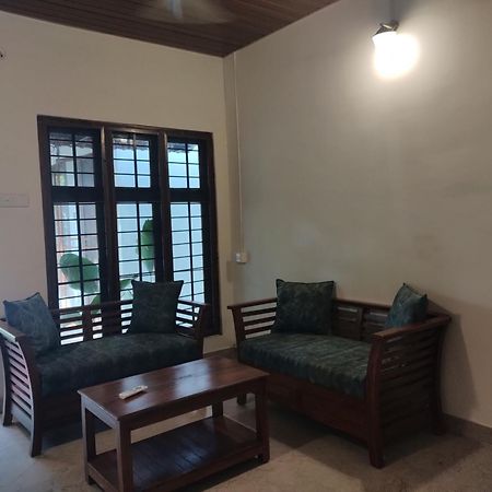 Alfred Place Kochi Luaran gambar