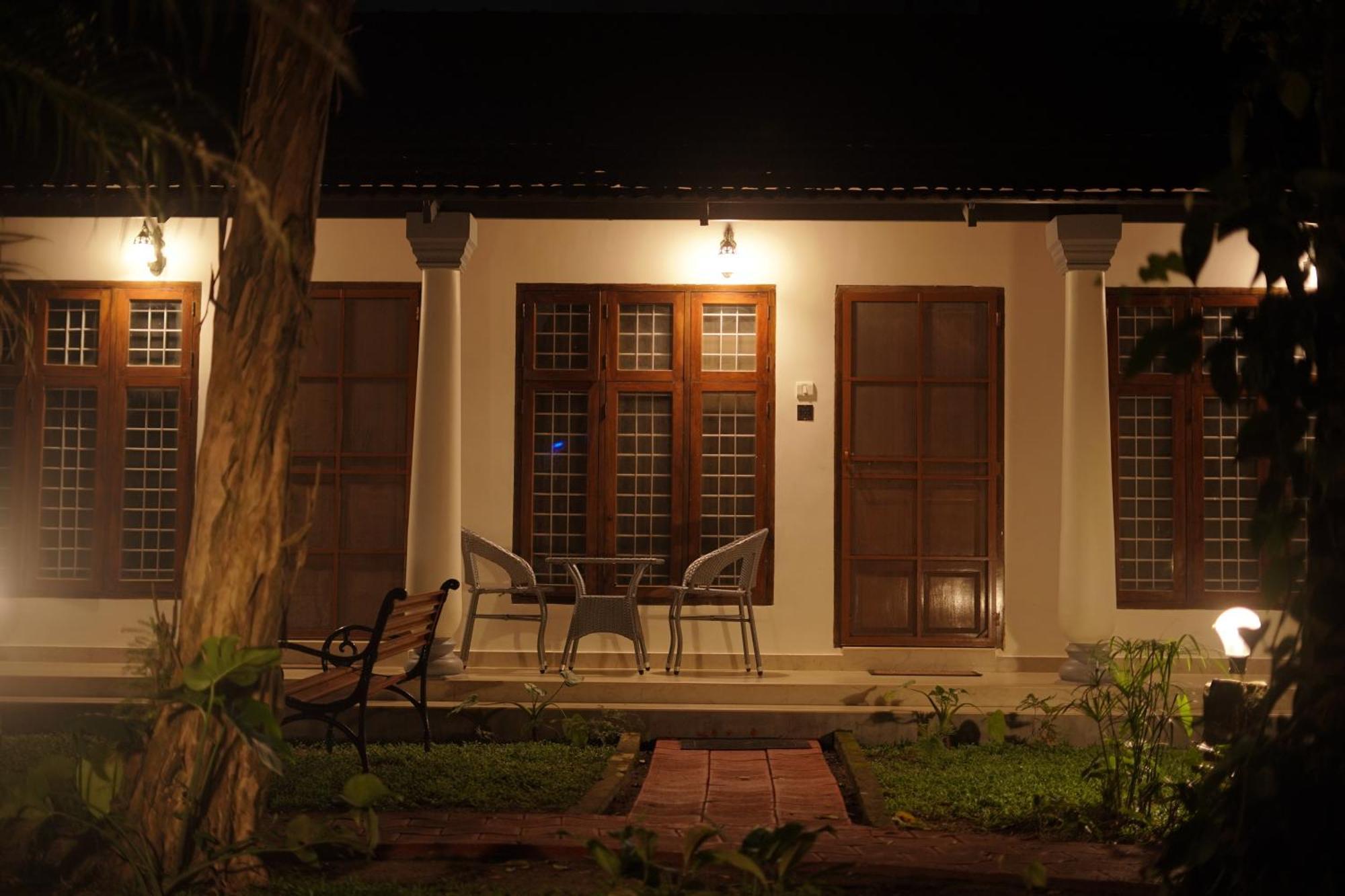 Alfred Place Kochi Luaran gambar